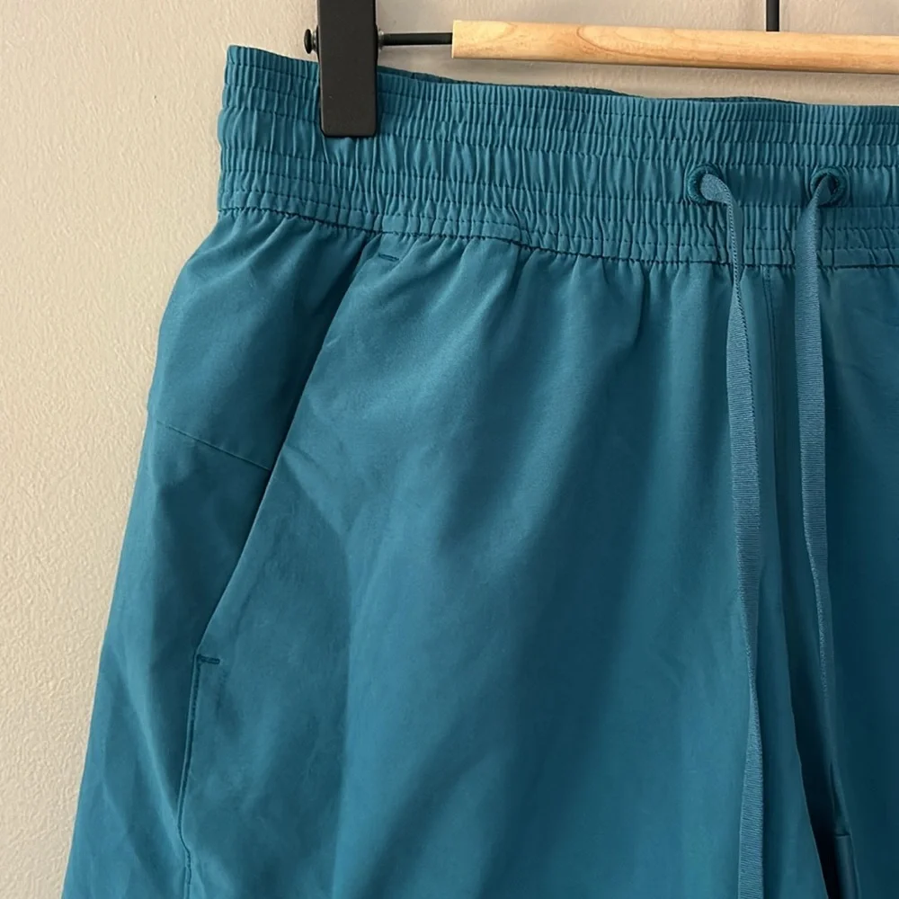 Lululemon Spring‎ Break Away Short 3” sz 4